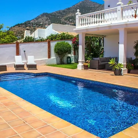 4 Bedroom Mijas Pueblo With Pool & Bbq Villa *