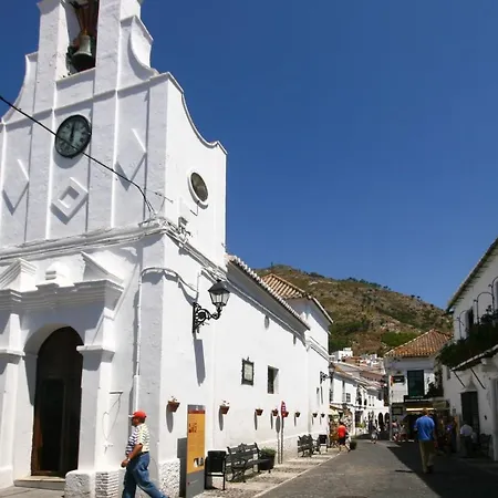4 Bedroom Mijas Pueblo With Pool & Bbq Villa