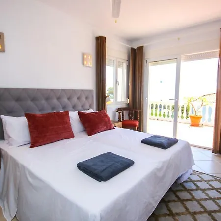 4 Bedroom Mijas Pueblo With Pool & Bbq Villa *